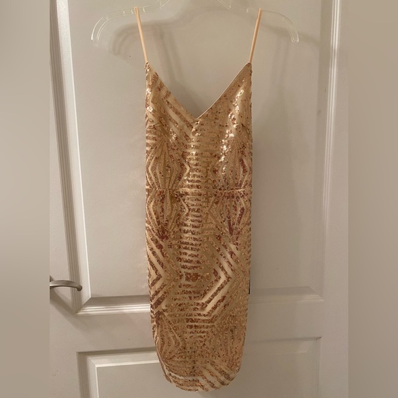 Size small sparkly pink Lulu’s mini dress with tie in the back - Picture 2 of 4